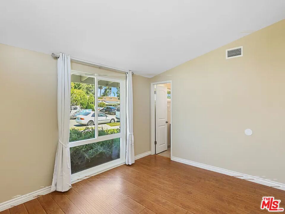 526 N Emerald Drive