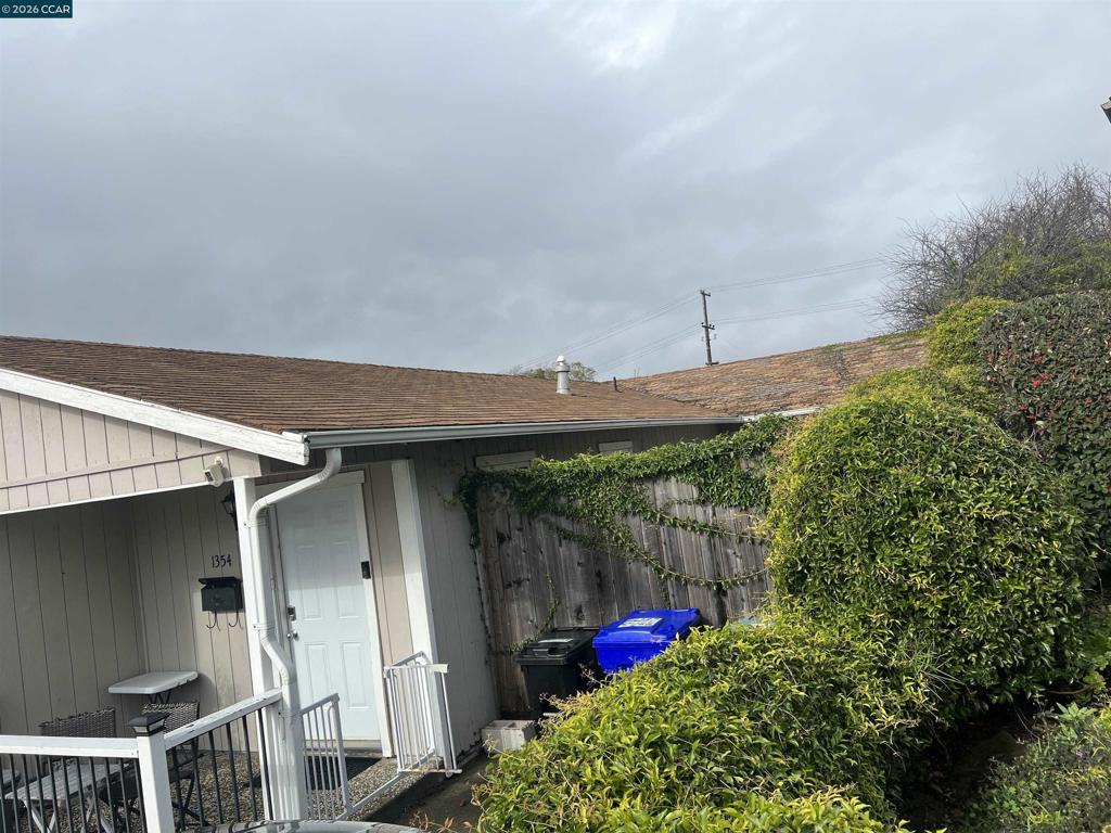 1354 Santa Clara St.