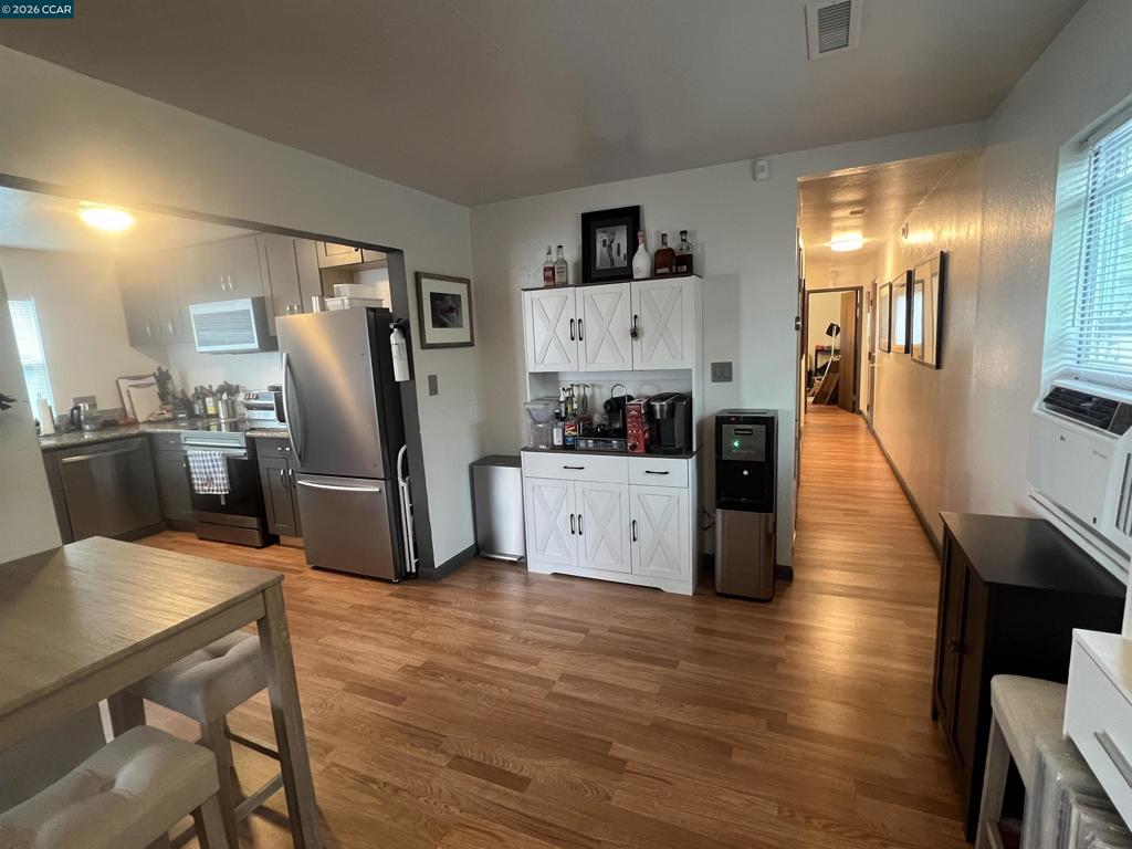 1354 Santa Clara St.