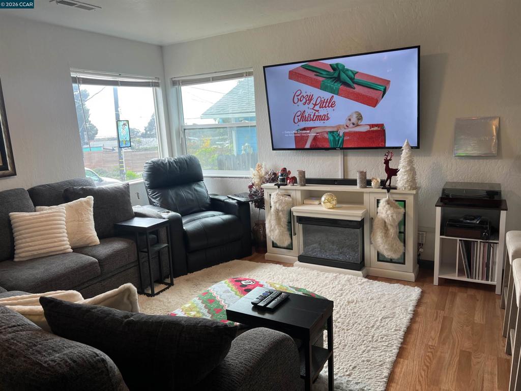1354 Santa Clara St.