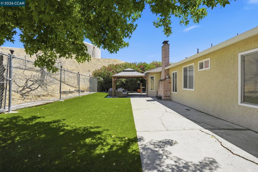3029 Larkspur Dr