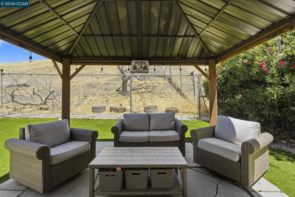 3029 Larkspur Dr
