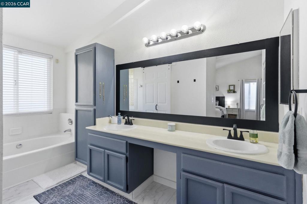 3029 Larkspur Dr
