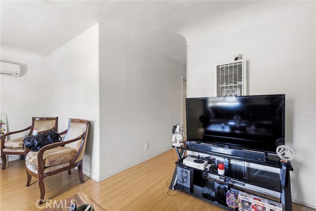 8701 Menlo