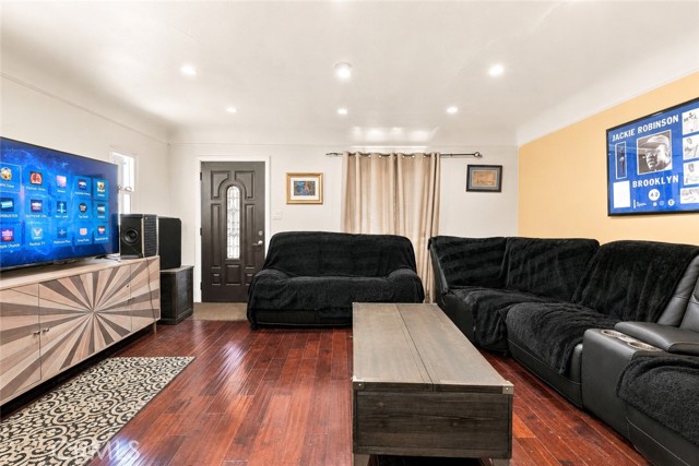 8701 Menlo