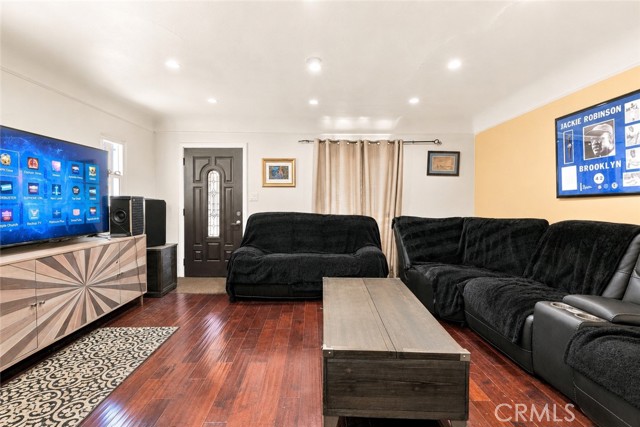 8701 Menlo