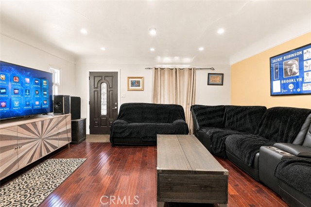 8701 Menlo