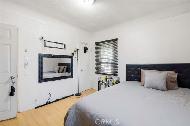 8701 Menlo