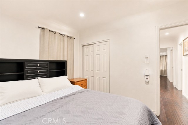 8701 Menlo