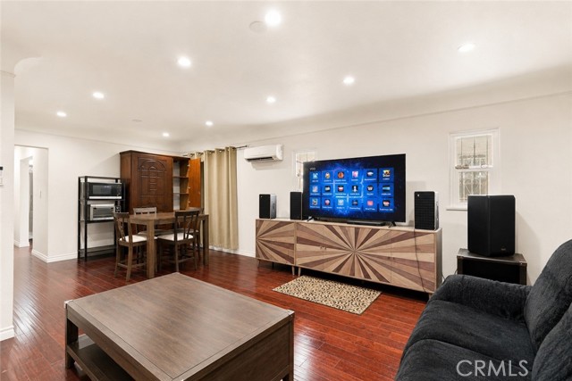 8701 Menlo