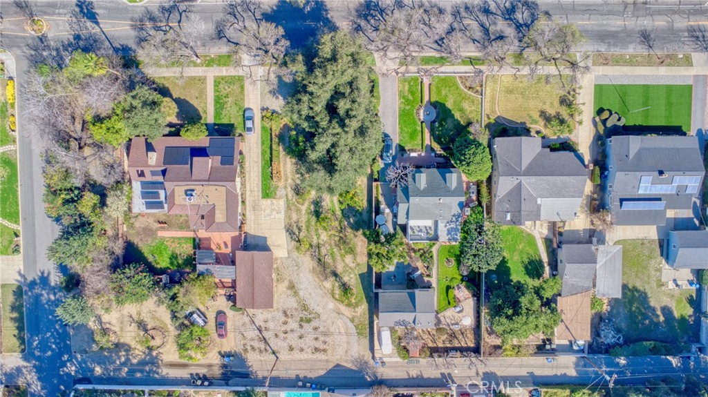 231 W 6th Street
