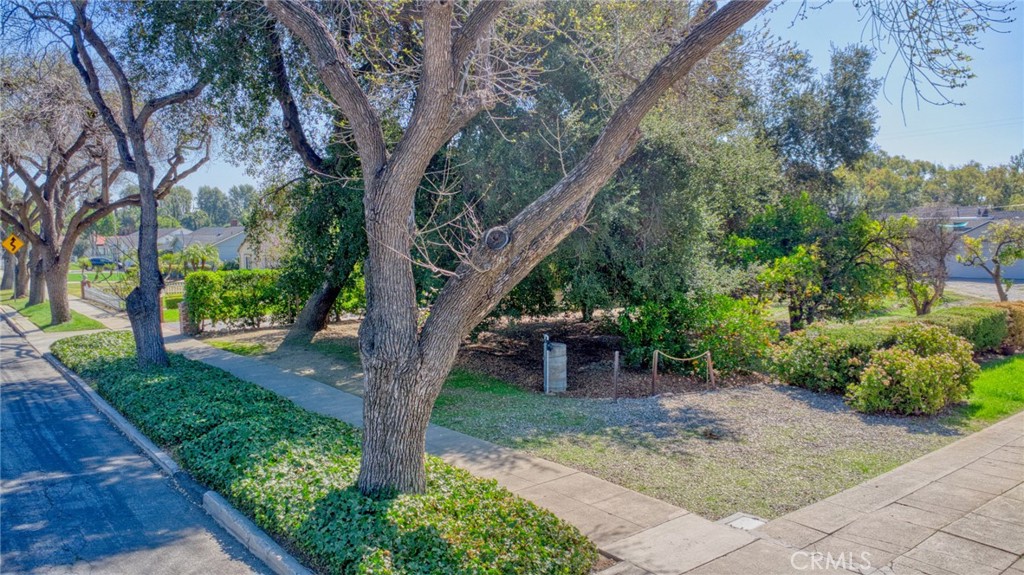 231 W 6th Street