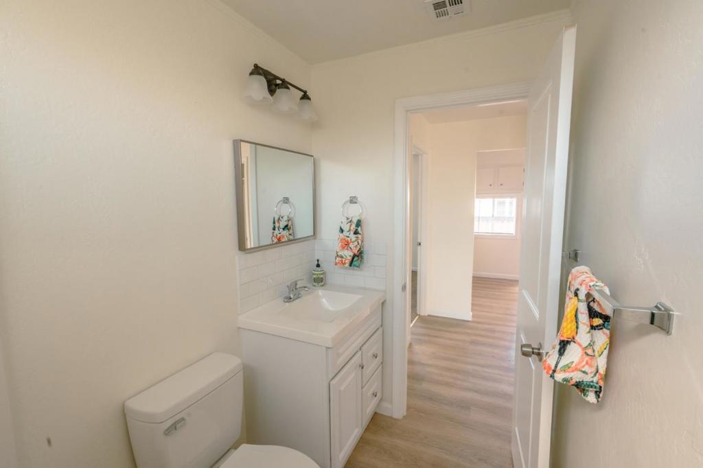 13818 Vista Del Lago