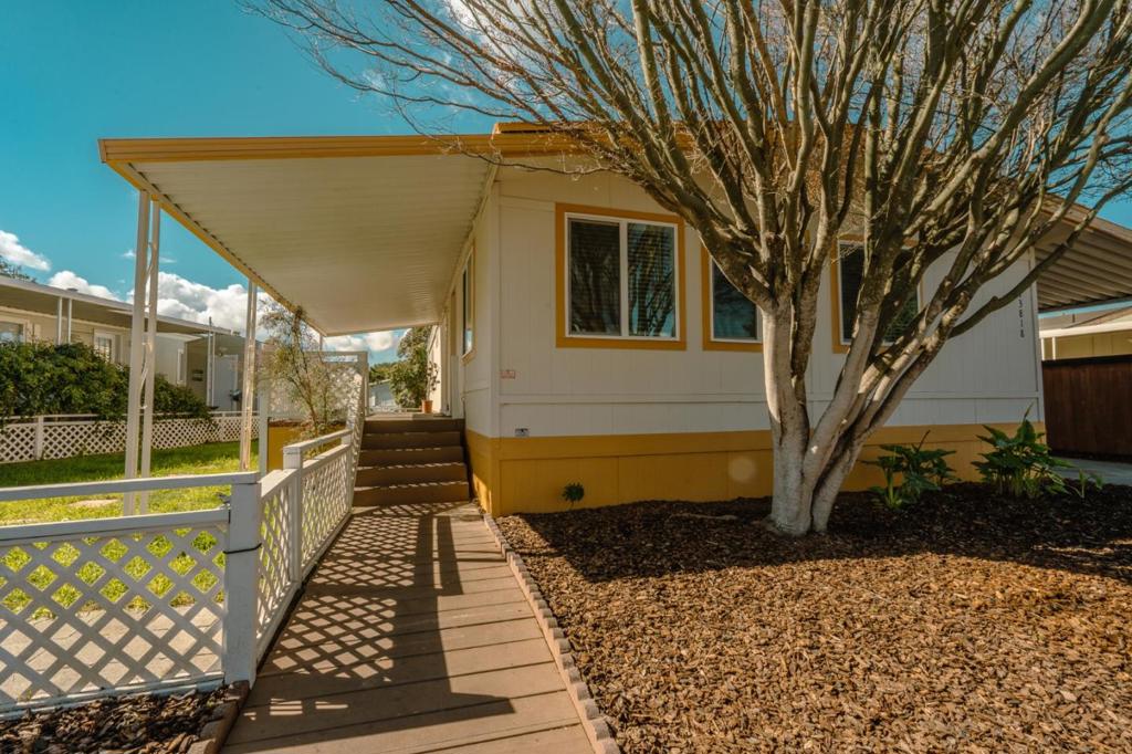 13818 Vista Del Lago