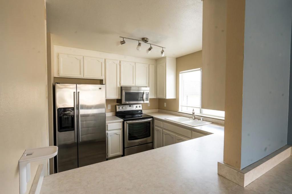 30 W San Joaquin Street 6