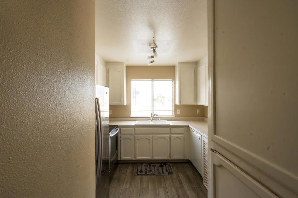 30 W San Joaquin Street 6