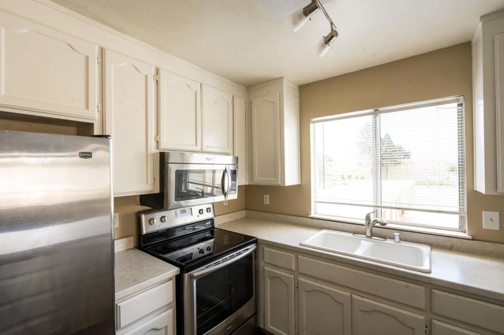 30 W San Joaquin Street 6