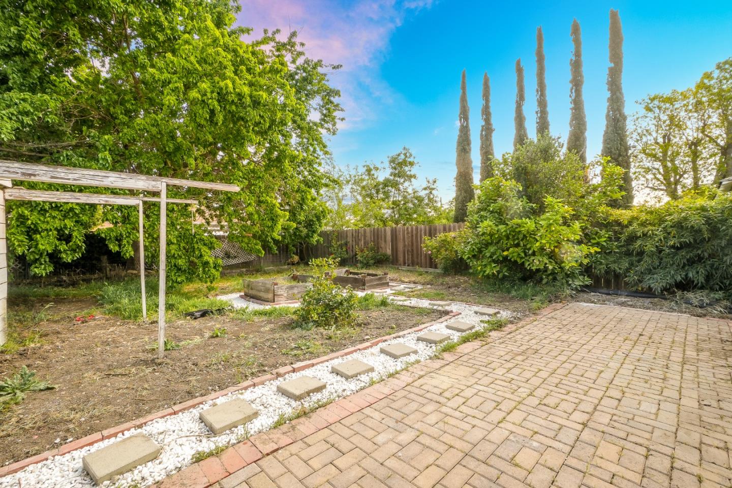 2357 Hickory DR