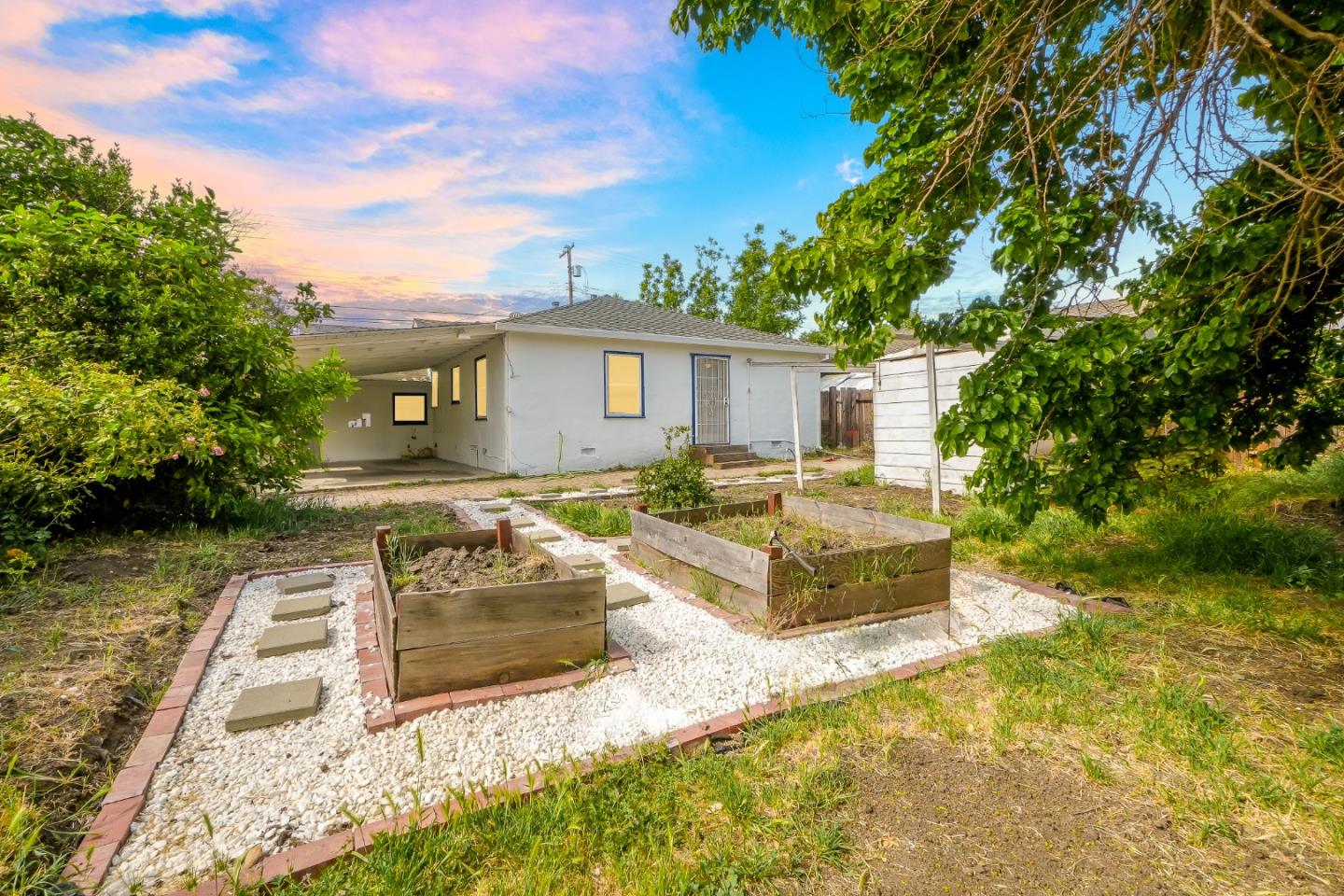 2357 Hickory DR