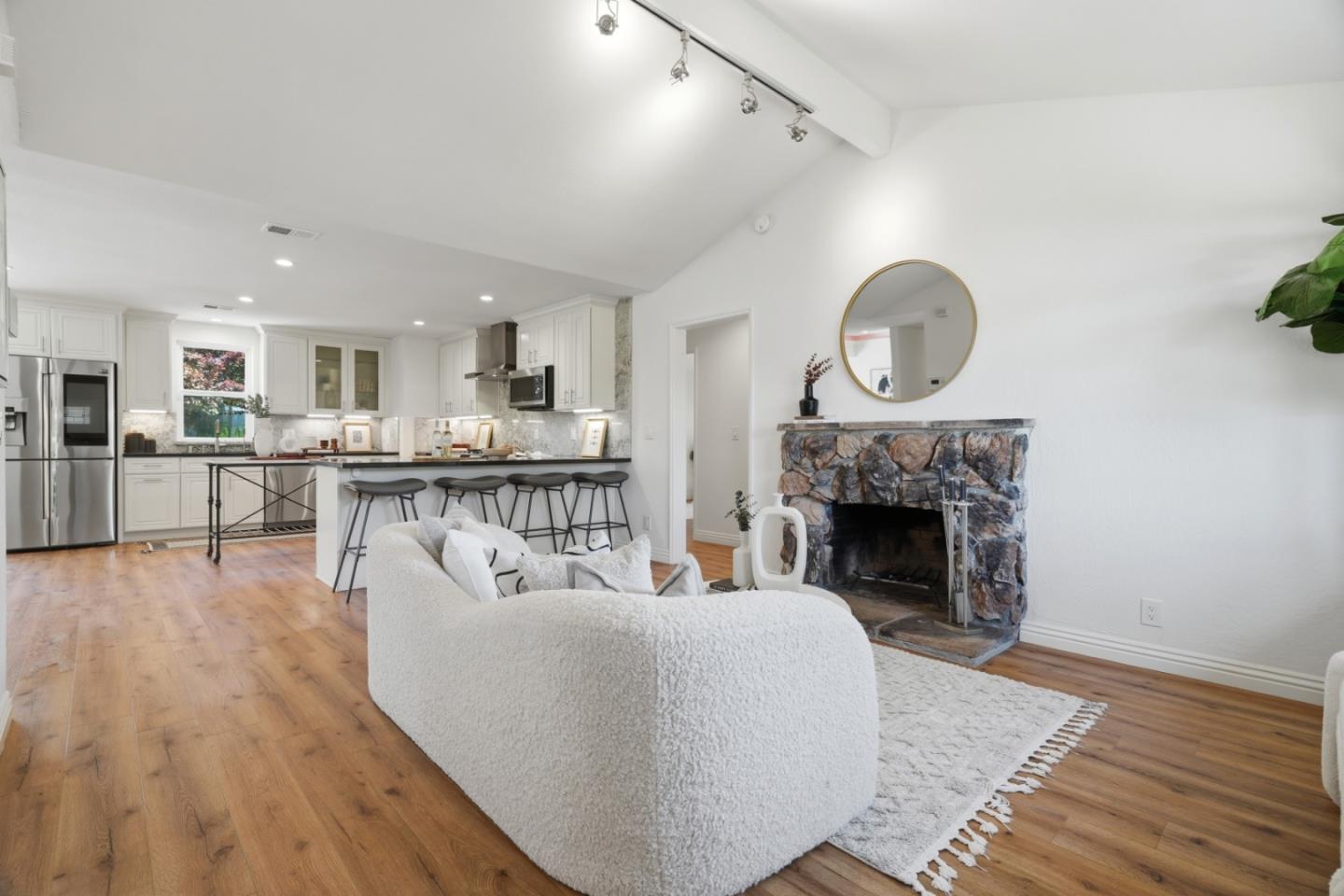 1542 Sawleaf Court