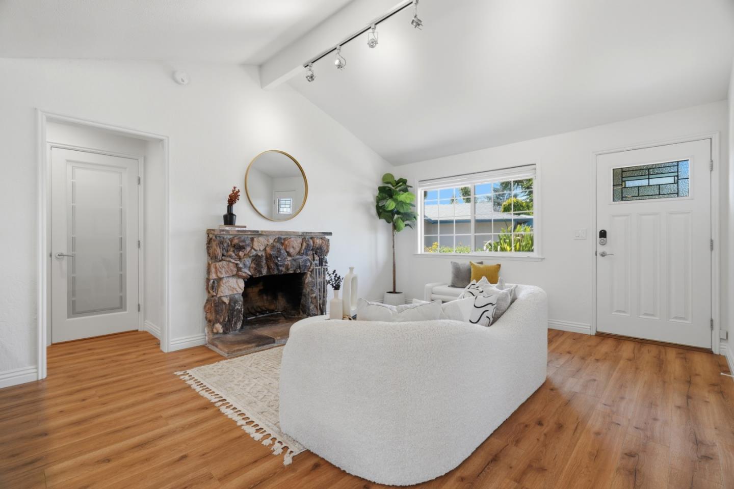 1542 Sawleaf Court