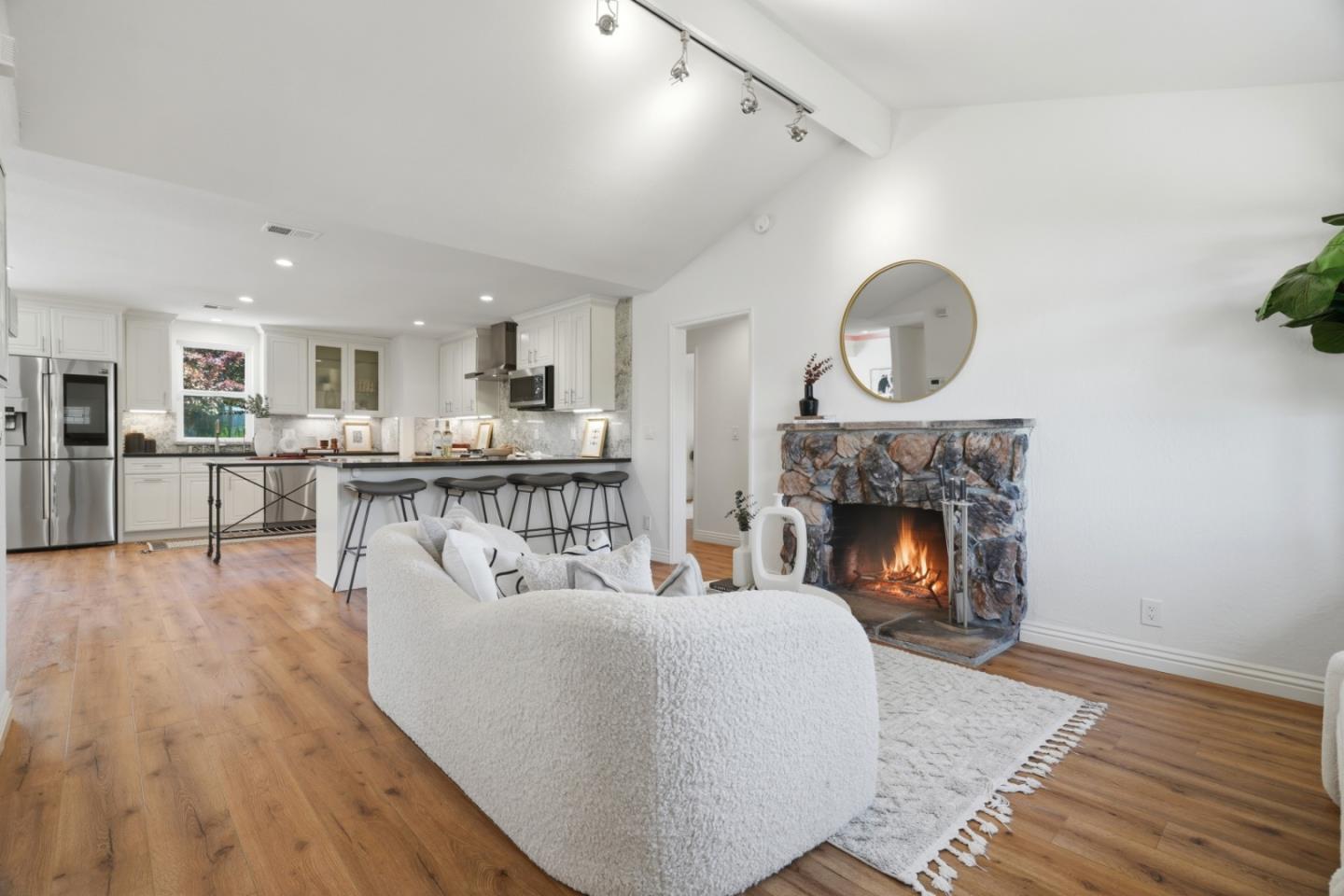 1542 Sawleaf Court