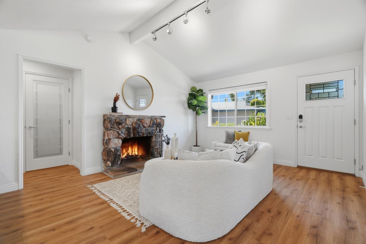 1542 Sawleaf Court