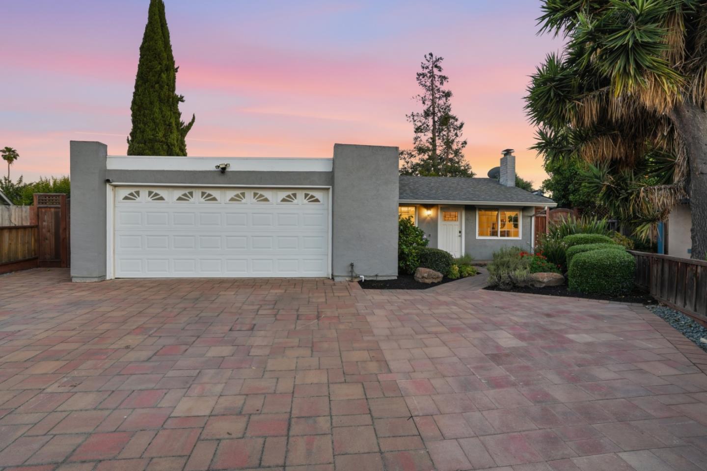1542 Sawleaf Court