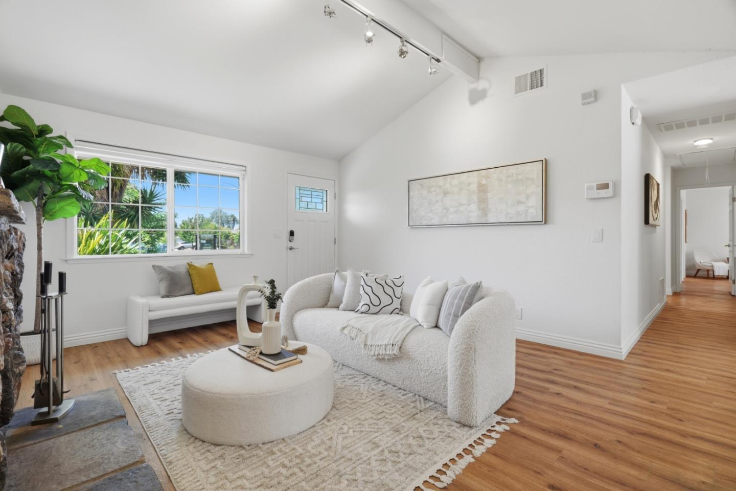 1542 Sawleaf Court