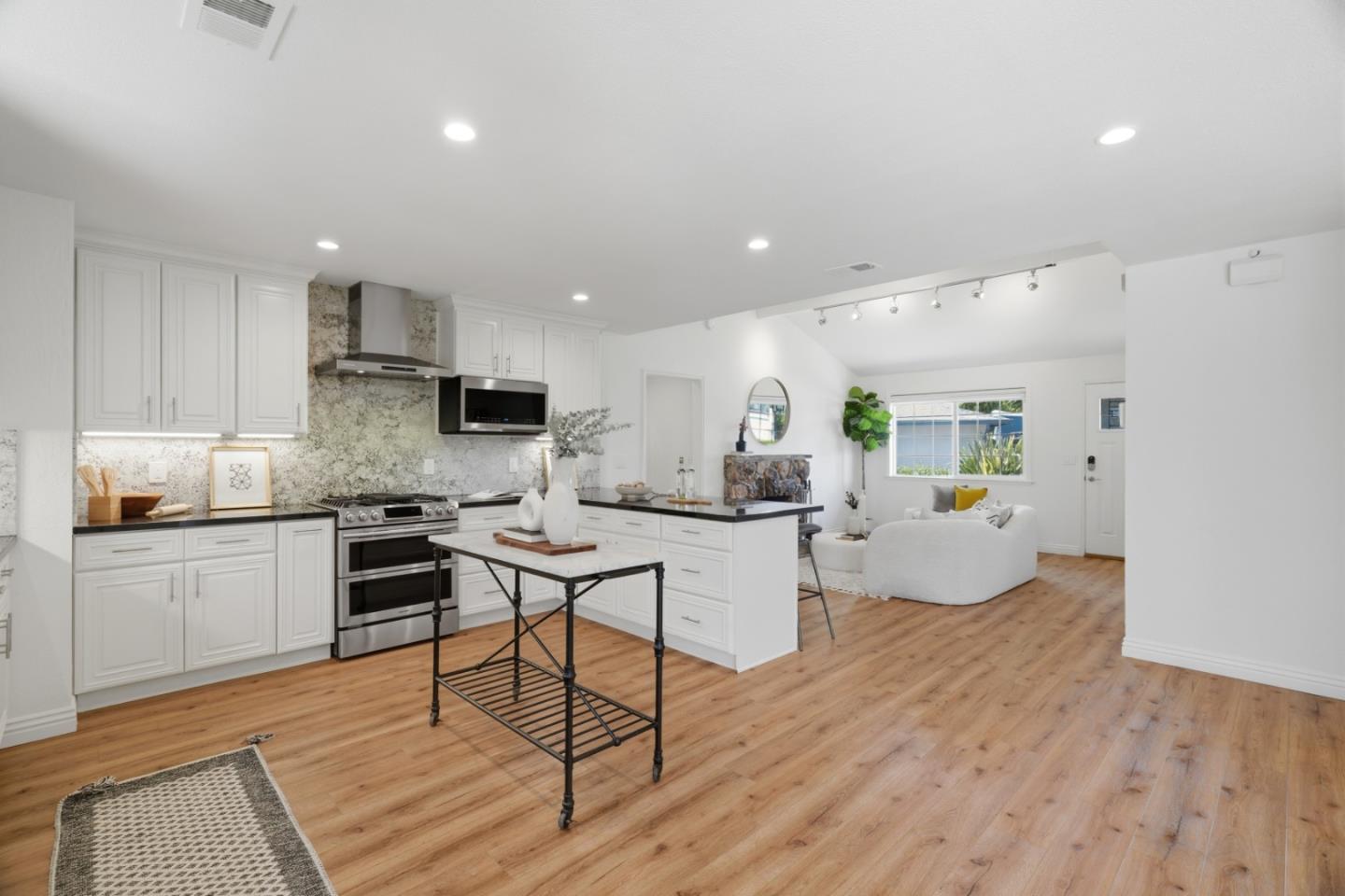 1542 Sawleaf Court