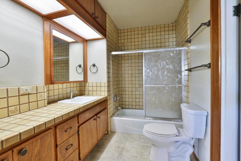 272 S 12th Street