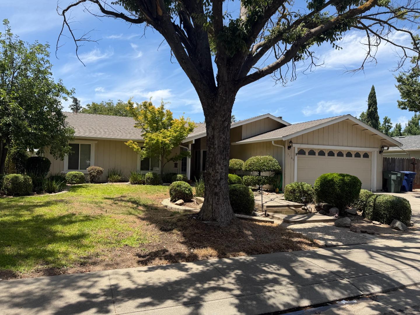 3705 Kona Oak DR