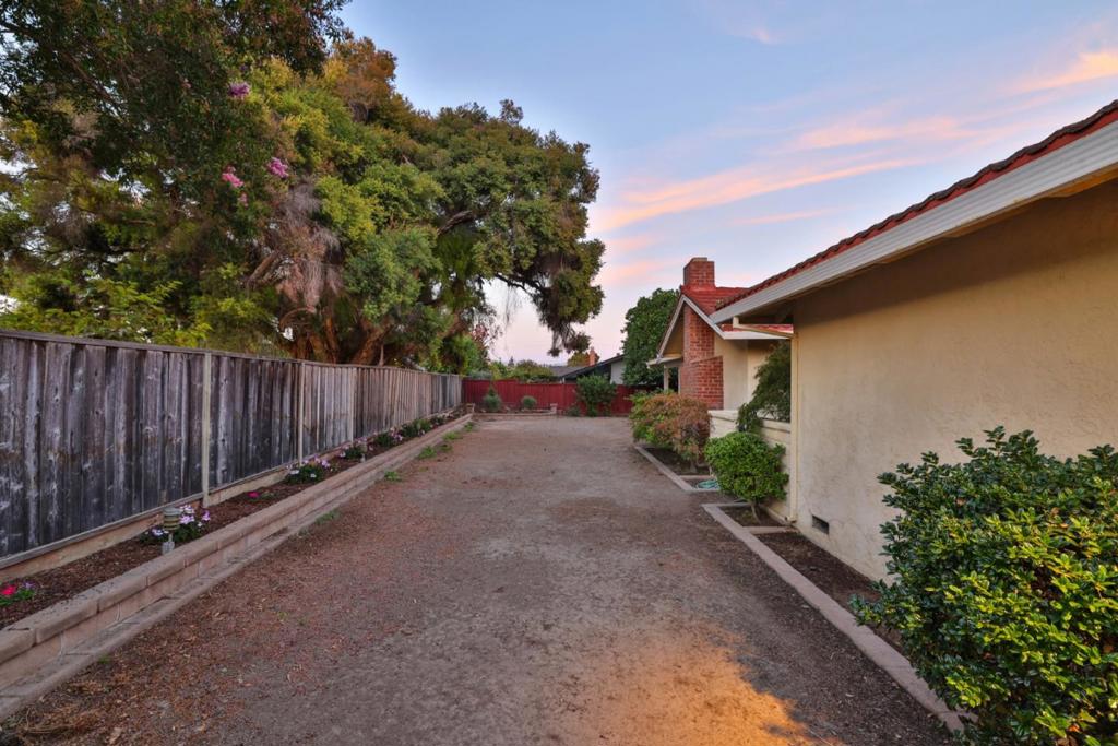 1437 Robsheal Drive