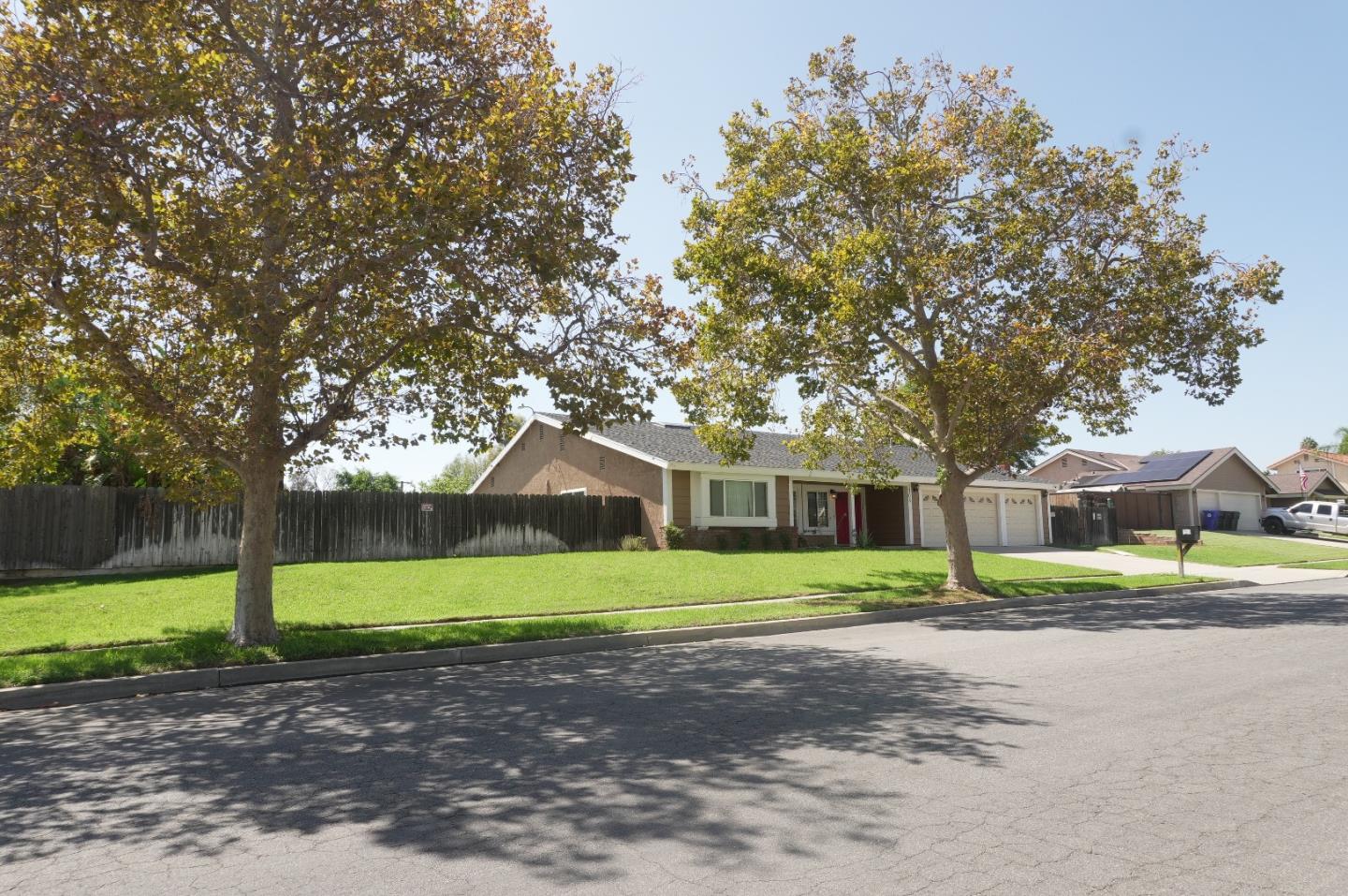 2108 N Apple AVE