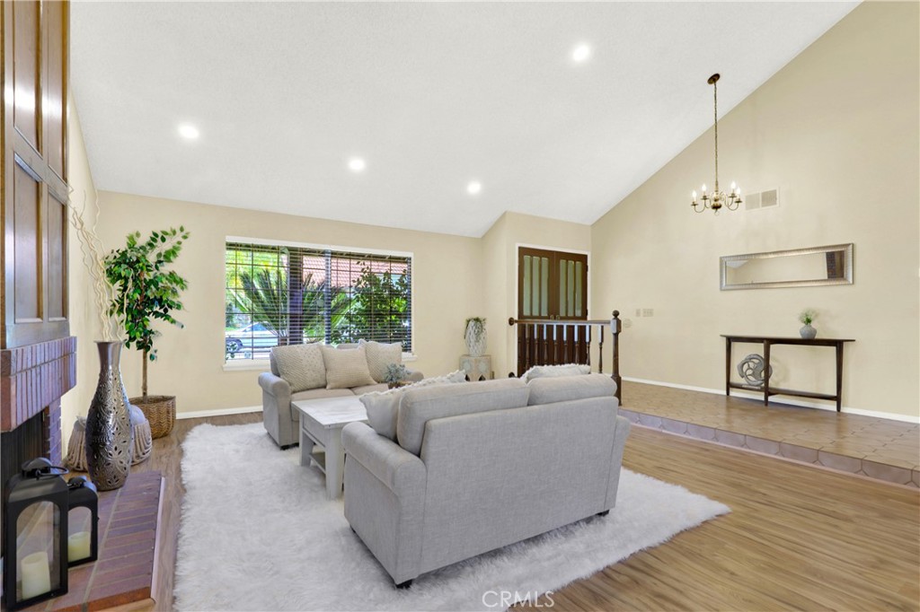 21371 Avenida Manantial