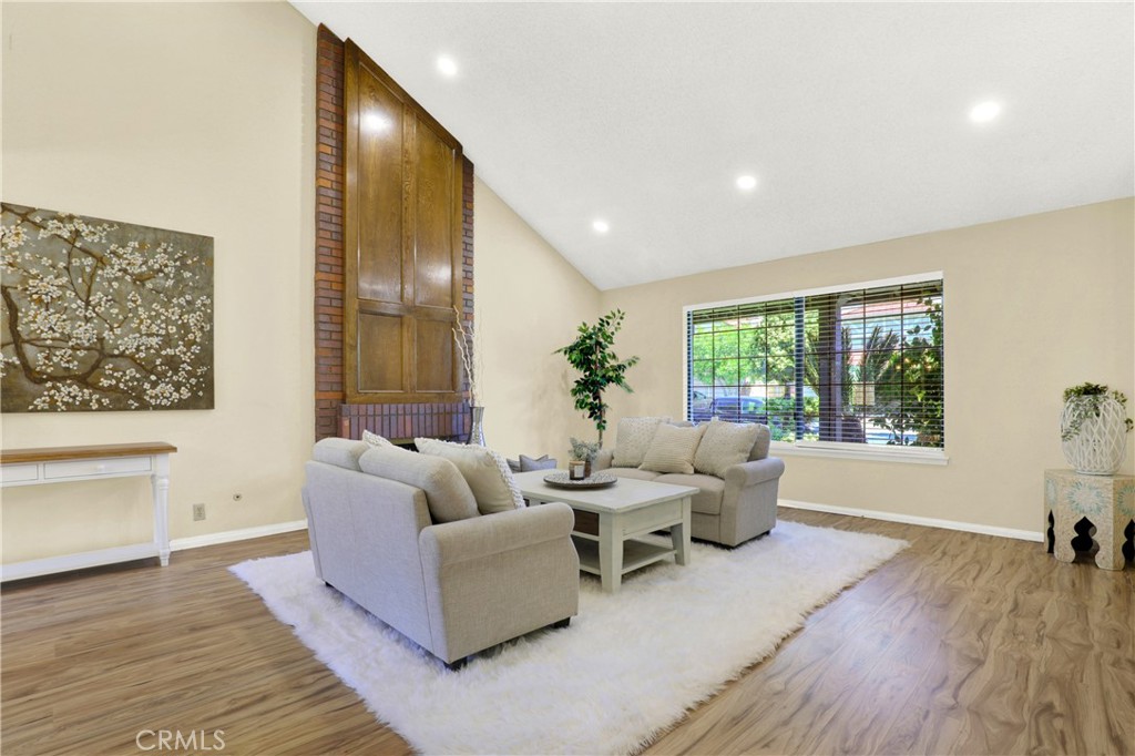 21371 Avenida Manantial