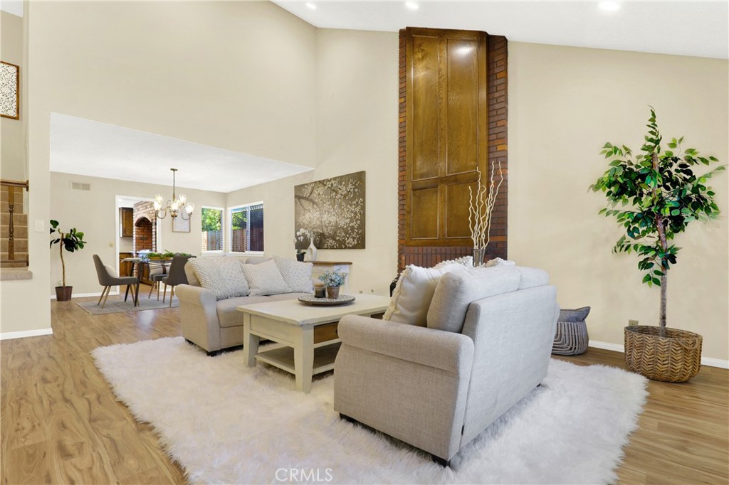 21371 Avenida Manantial
