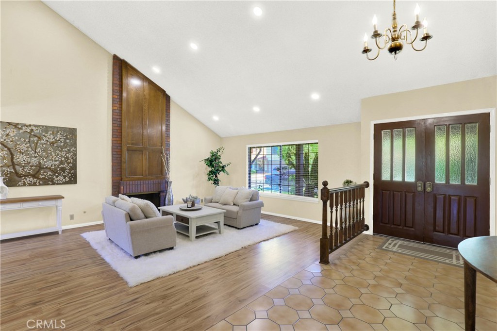 21371 Avenida Manantial
