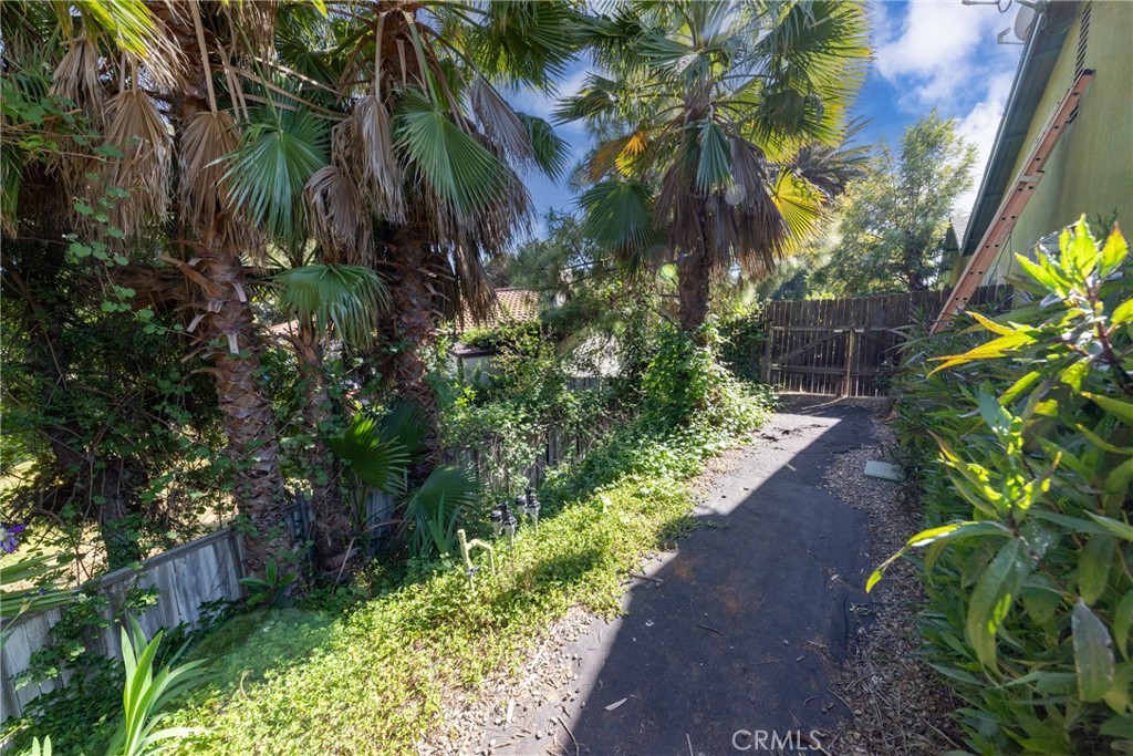 5910 Avenue Juan Bautista