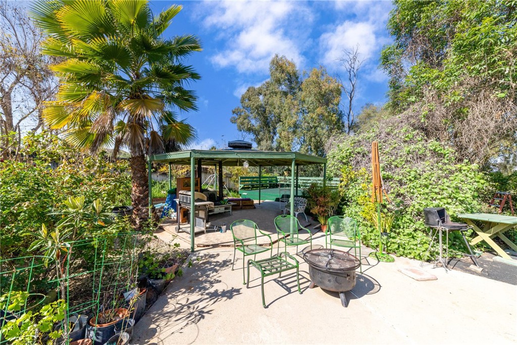 5910 Avenue Juan Bautista