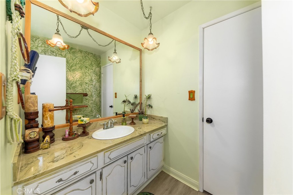5910 Avenue Juan Bautista