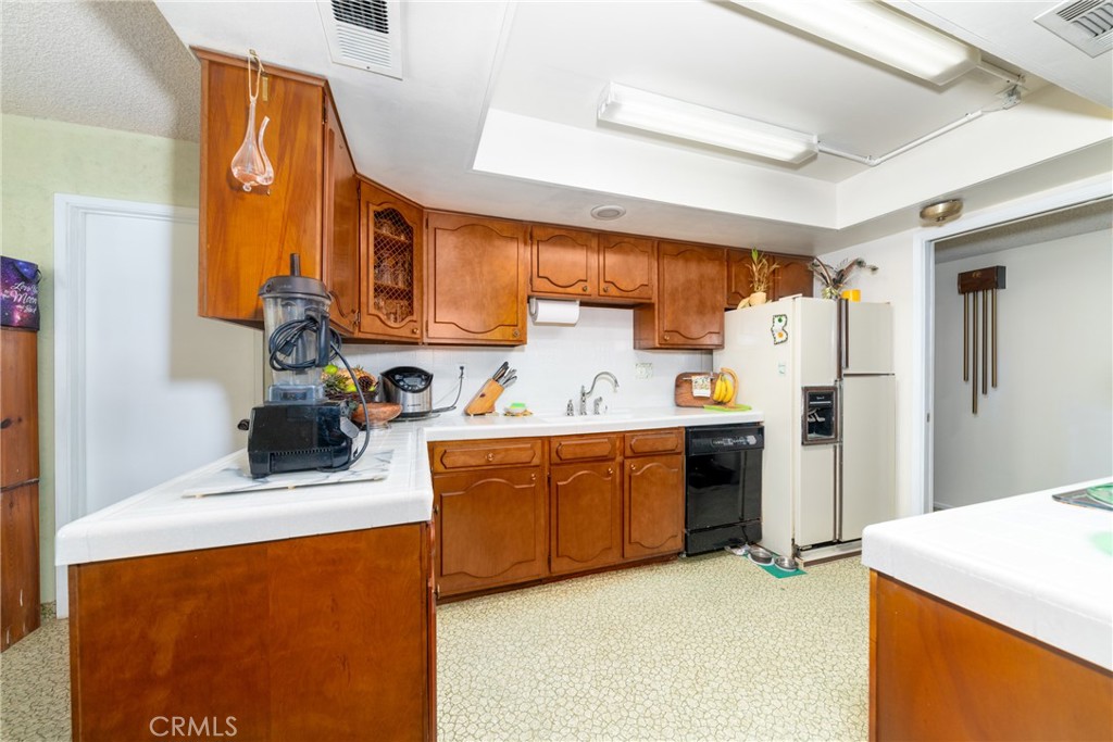 5910 Avenue Juan Bautista