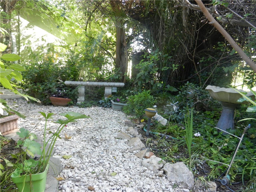 5910 Avenue Juan Bautista