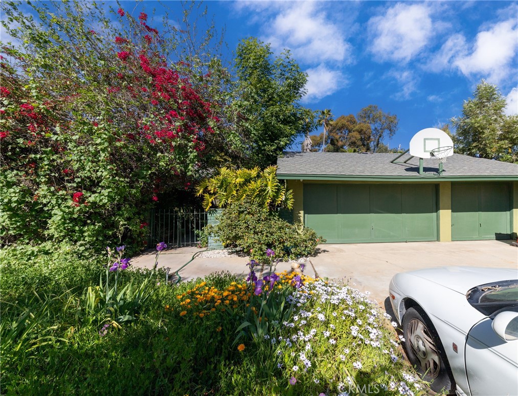 5910 Avenue Juan Bautista