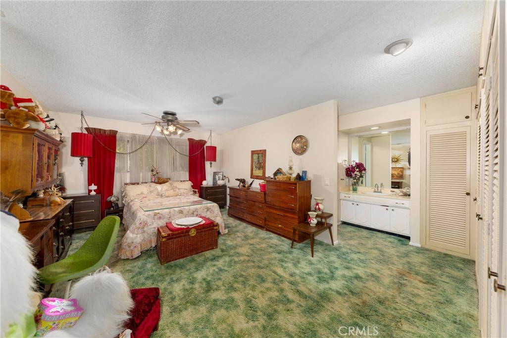 5910 Avenue Juan Bautista