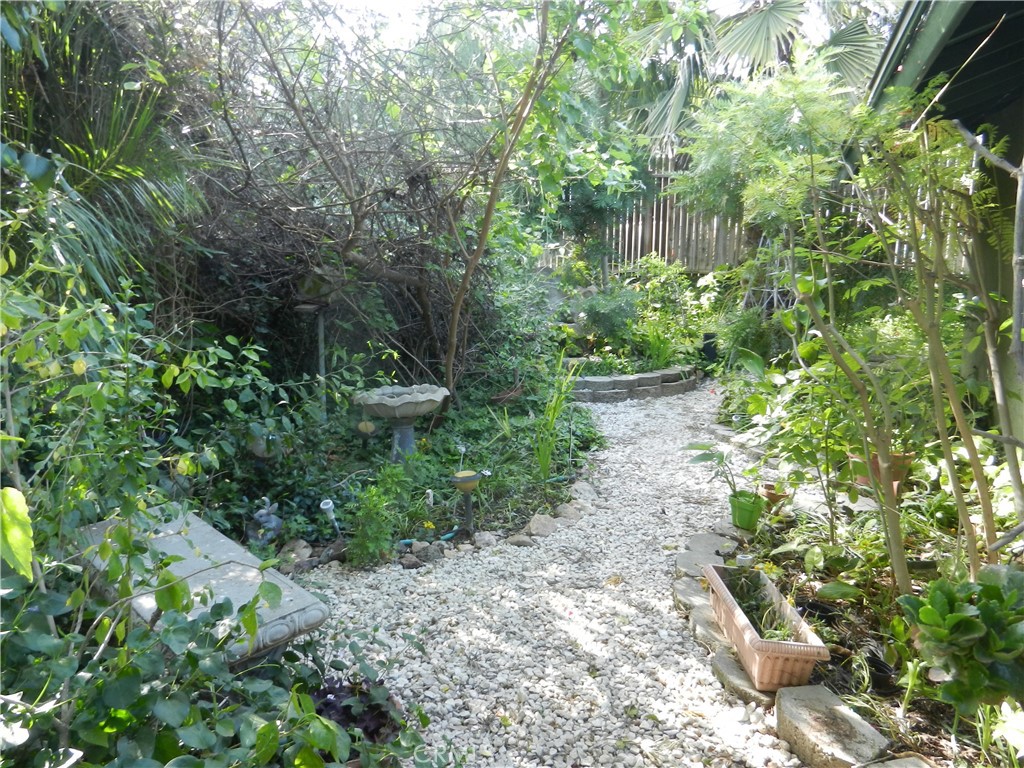 5910 Avenue Juan Bautista