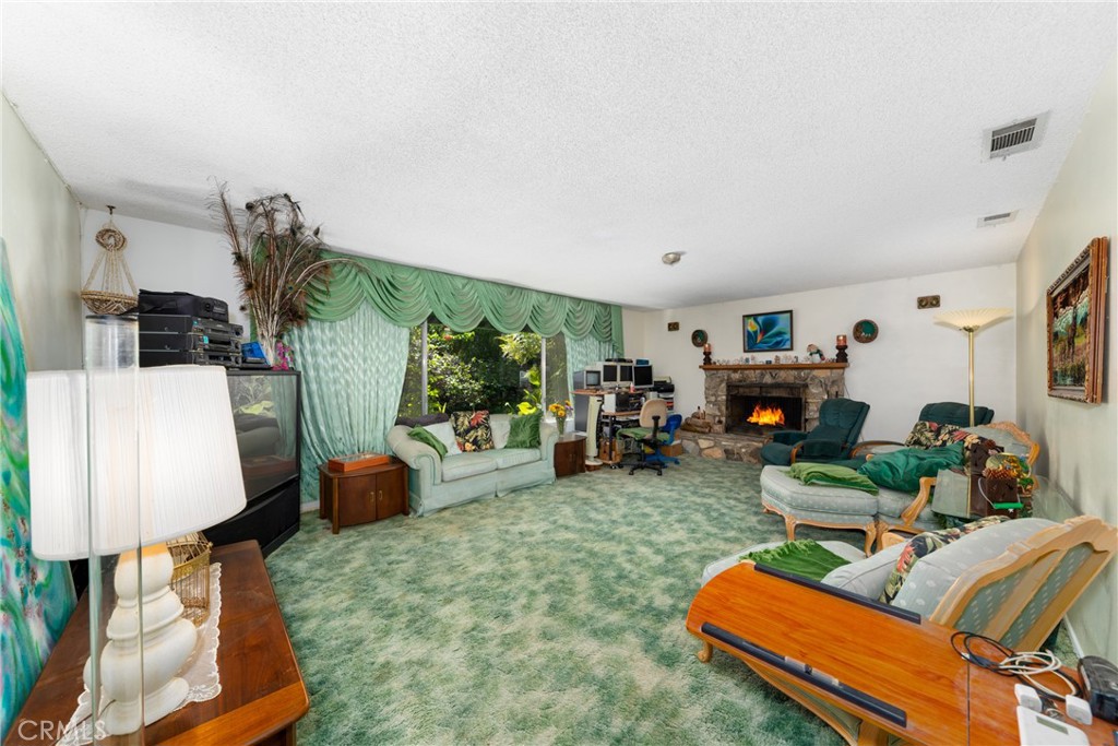 5910 Avenue Juan Bautista