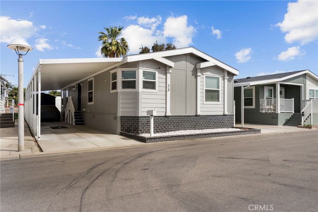 10525 Somerset Boulevard 23