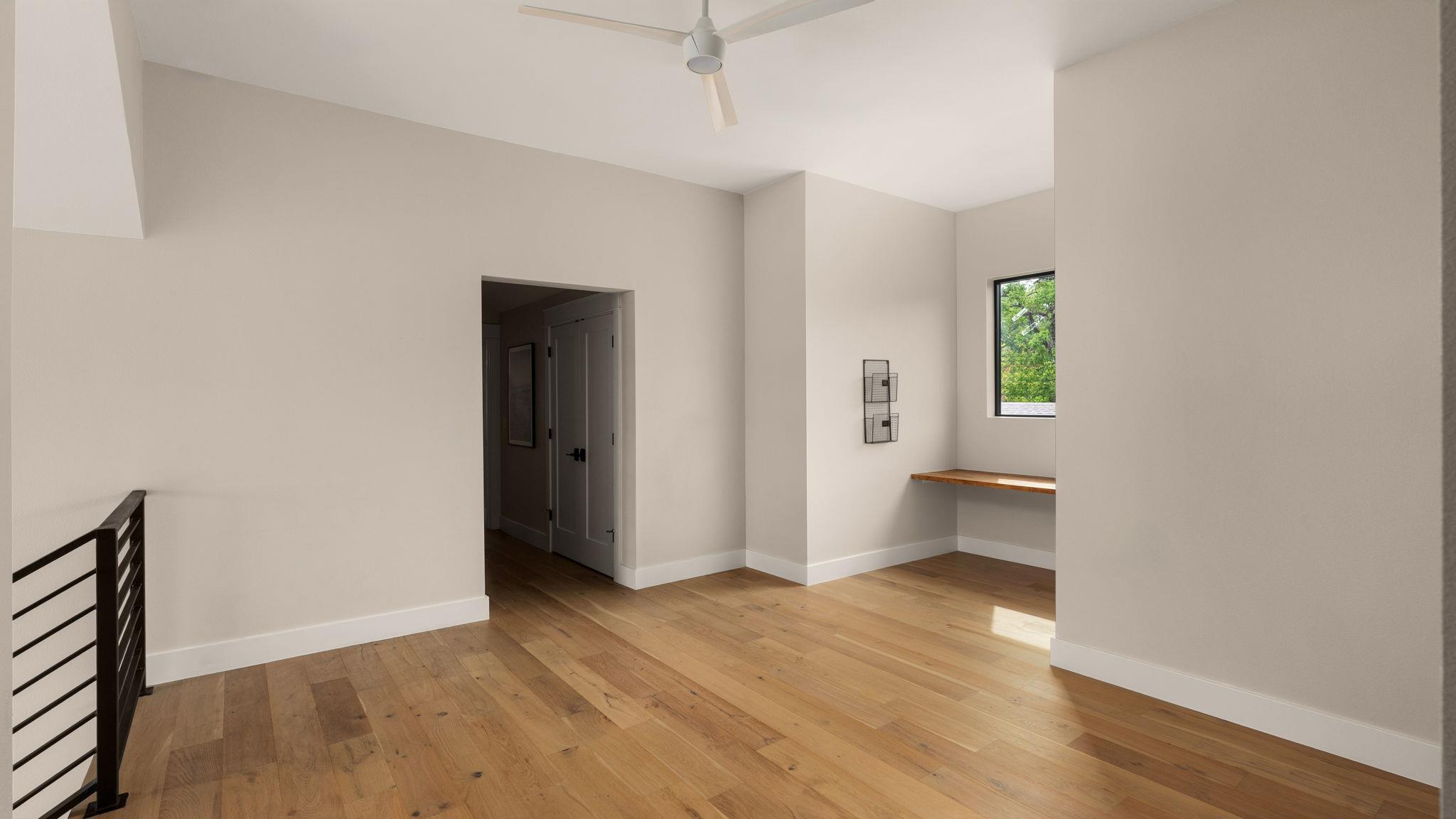1909 W 40th ST