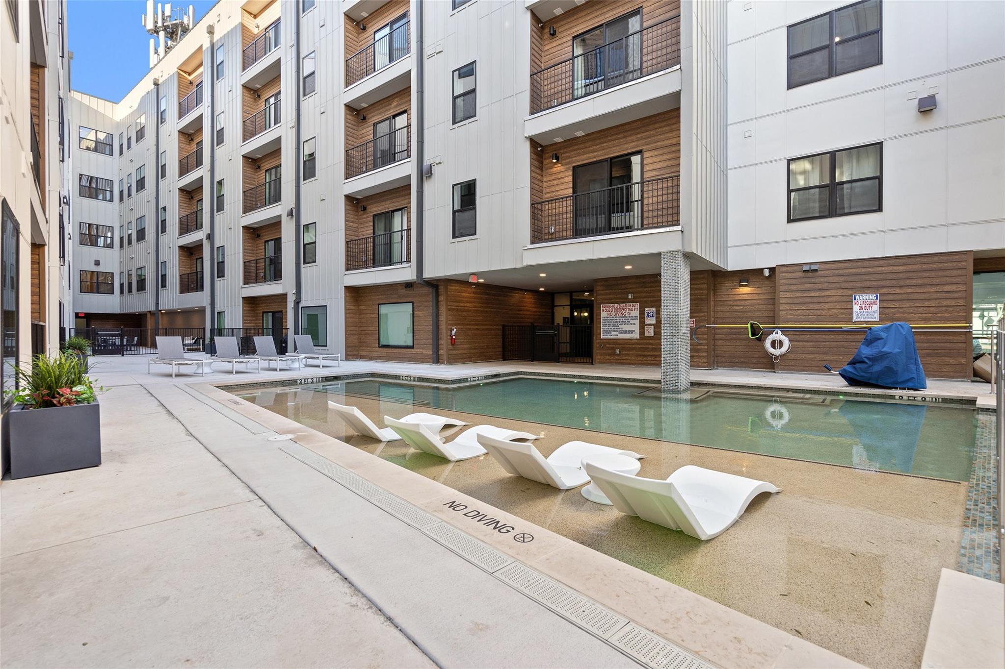 2500 Longview ST # 222